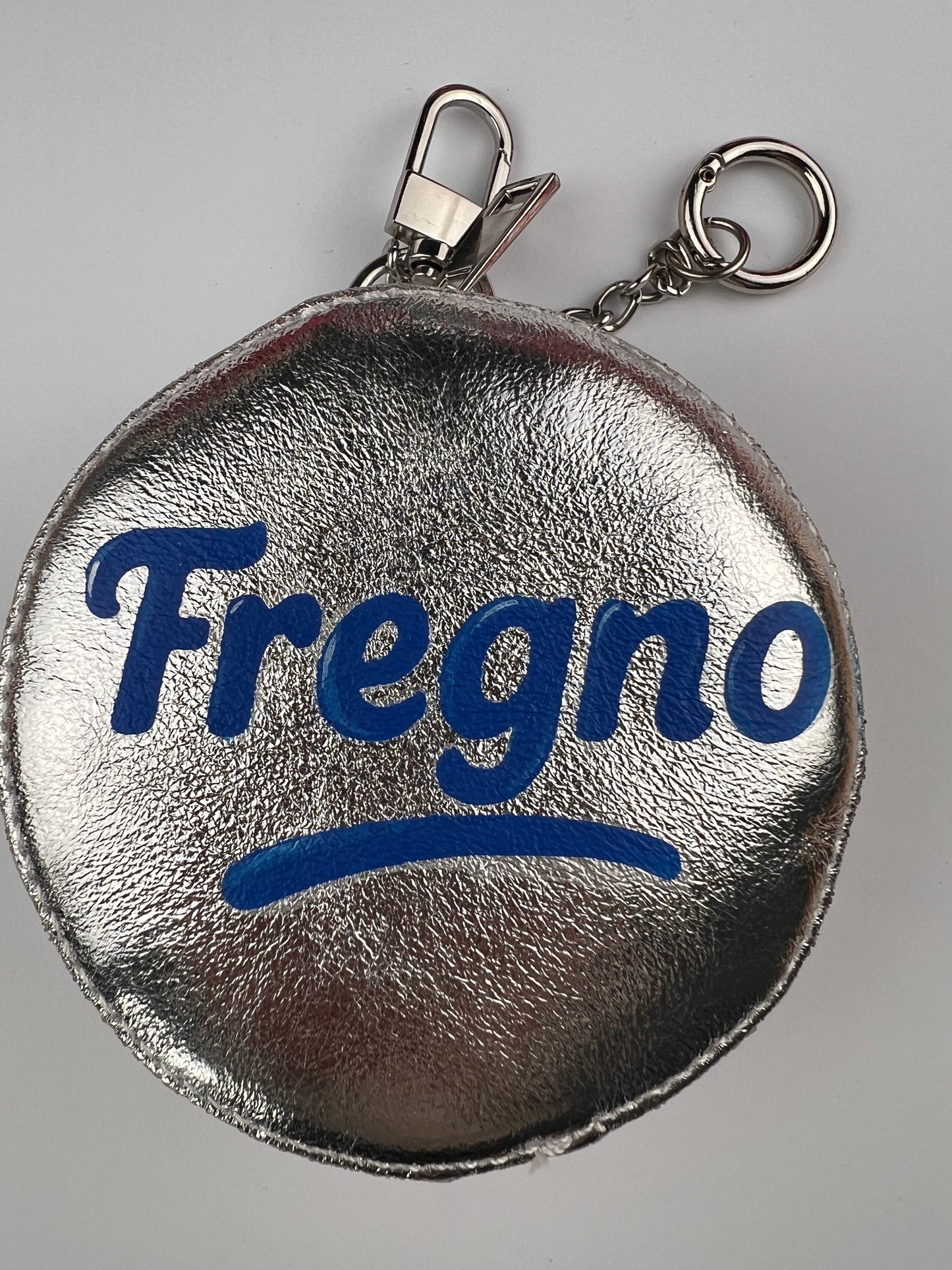 Charm in pelle “Fregno”