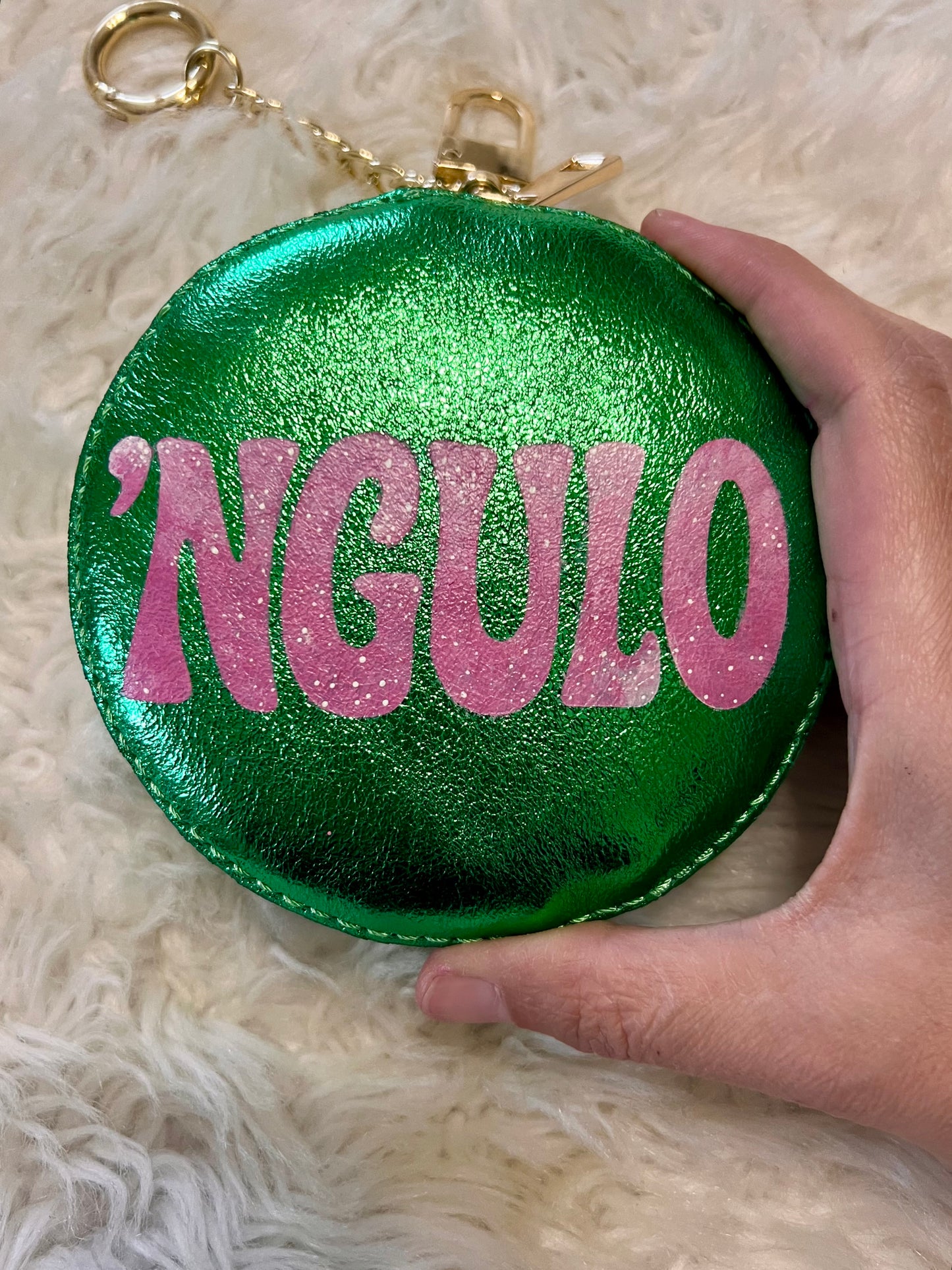 Charm in pelle dipinti a mano “Ngulo”
