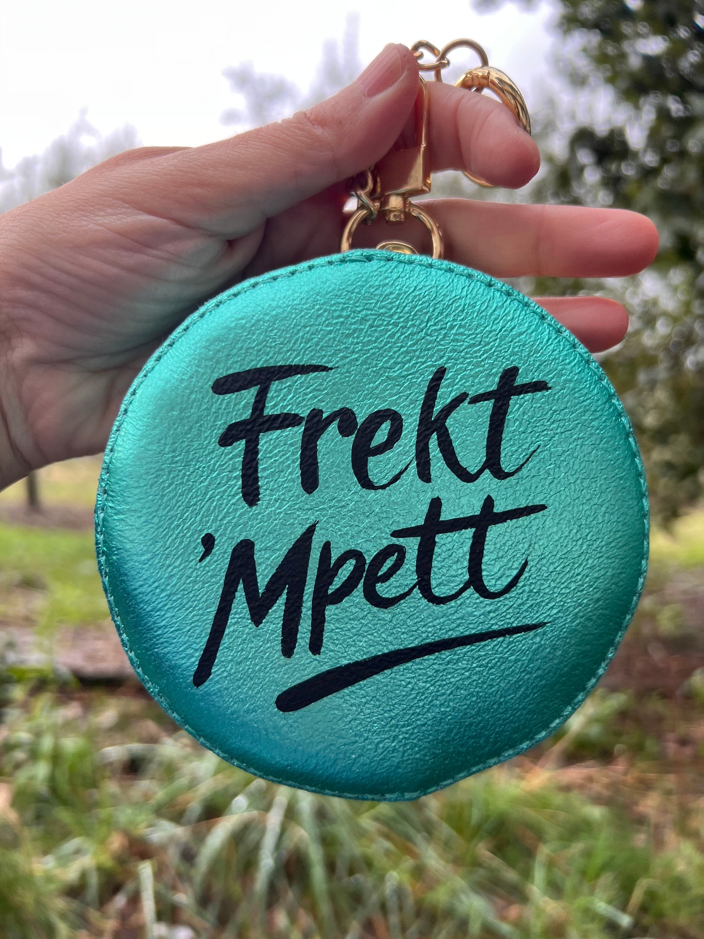 Charm in pelle laminato “Frekt ‘Mpett”