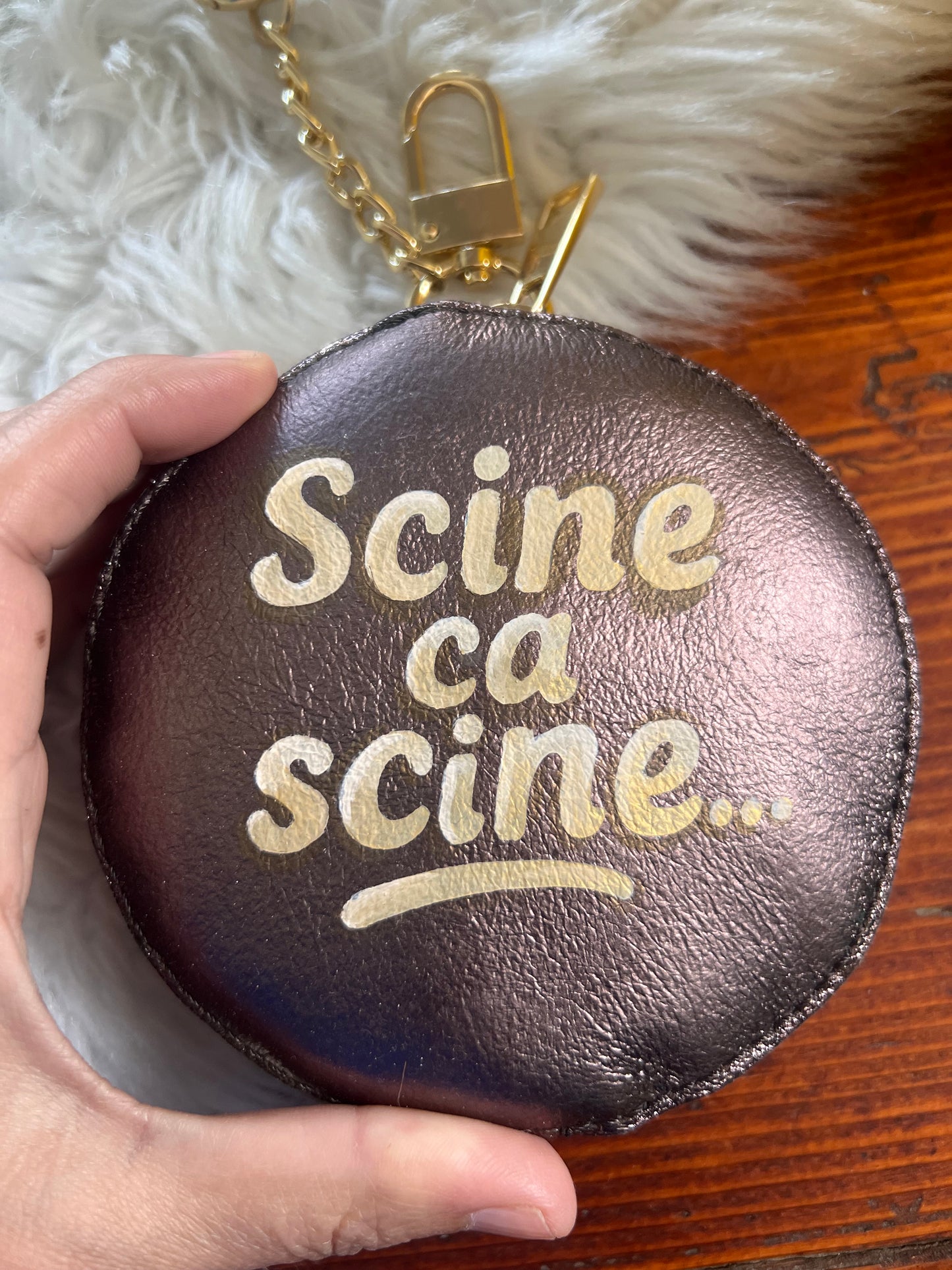 Charm/portamonete dipinto a mano “Scine ca scine”