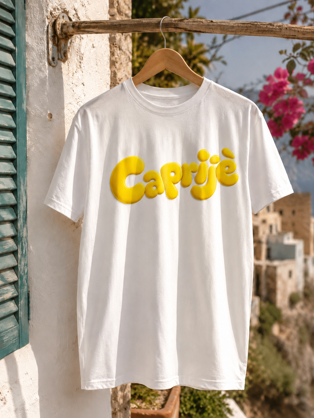 T-shirt “Caprijè” scritta bombata gialla