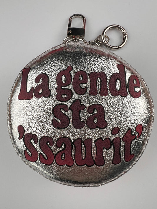 Charm “La gende sta ‘ssaurit’”