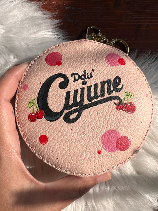Charm/portamonete in pelle dipinto a mano “Ddu’ cujune” rosa