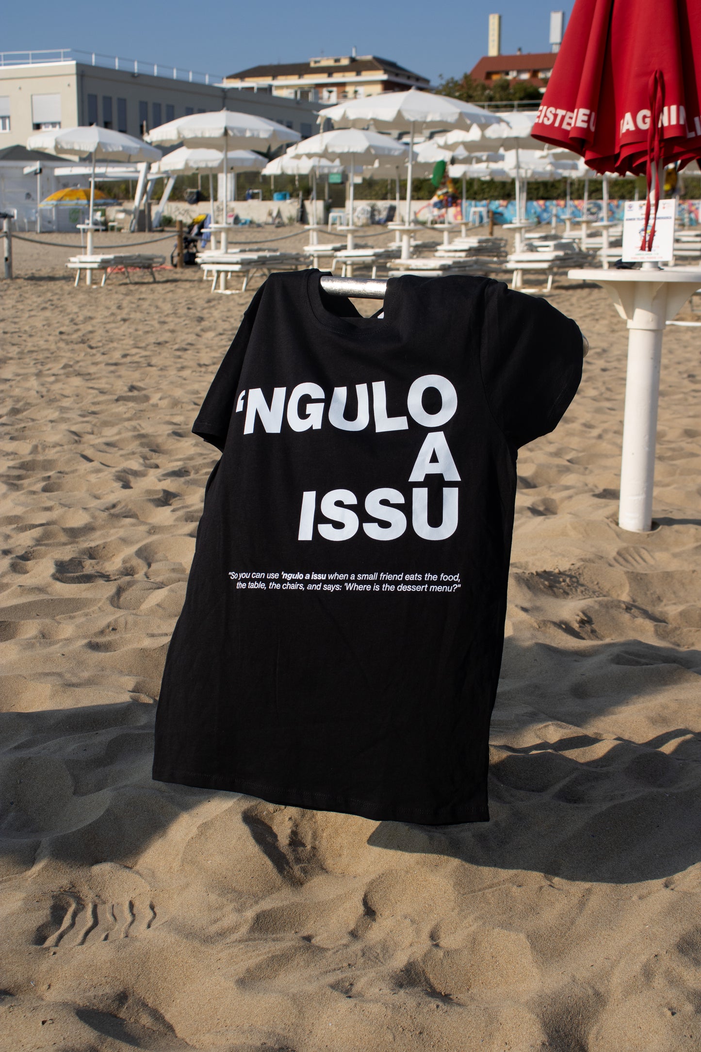 T-shirt “‘Ngulo a issu’” ABRUZZÈ × ÈSSO.QUÌSSU