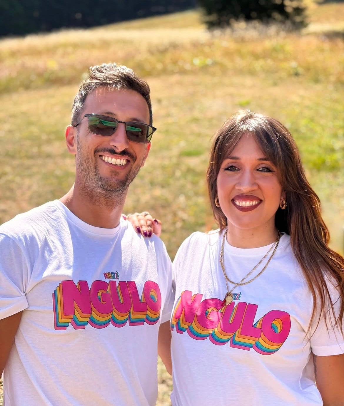 T-shirt “Ngulo” pop (bianca o nera)