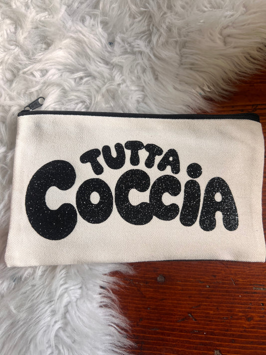 Pochette “Tutta Coccia” scritta glitterata nera